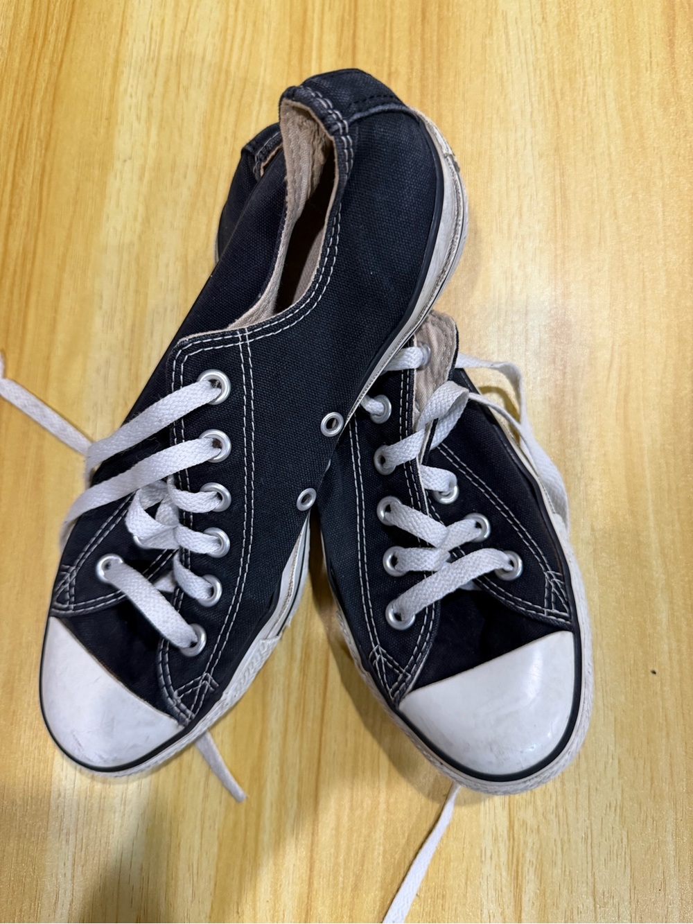 Converse Black Canvas Low-Top MeSneakers